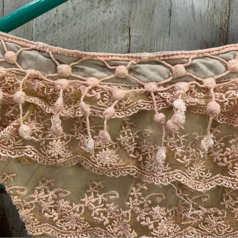 FARM Rio Beige Lace Ruffle Top - Picture 9 of 9